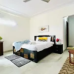 Bluo Studio - Defence Colony - Bathtub, Kitchen