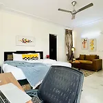 Bluo Studio - Defence Colony - Bathtub, Kitchen