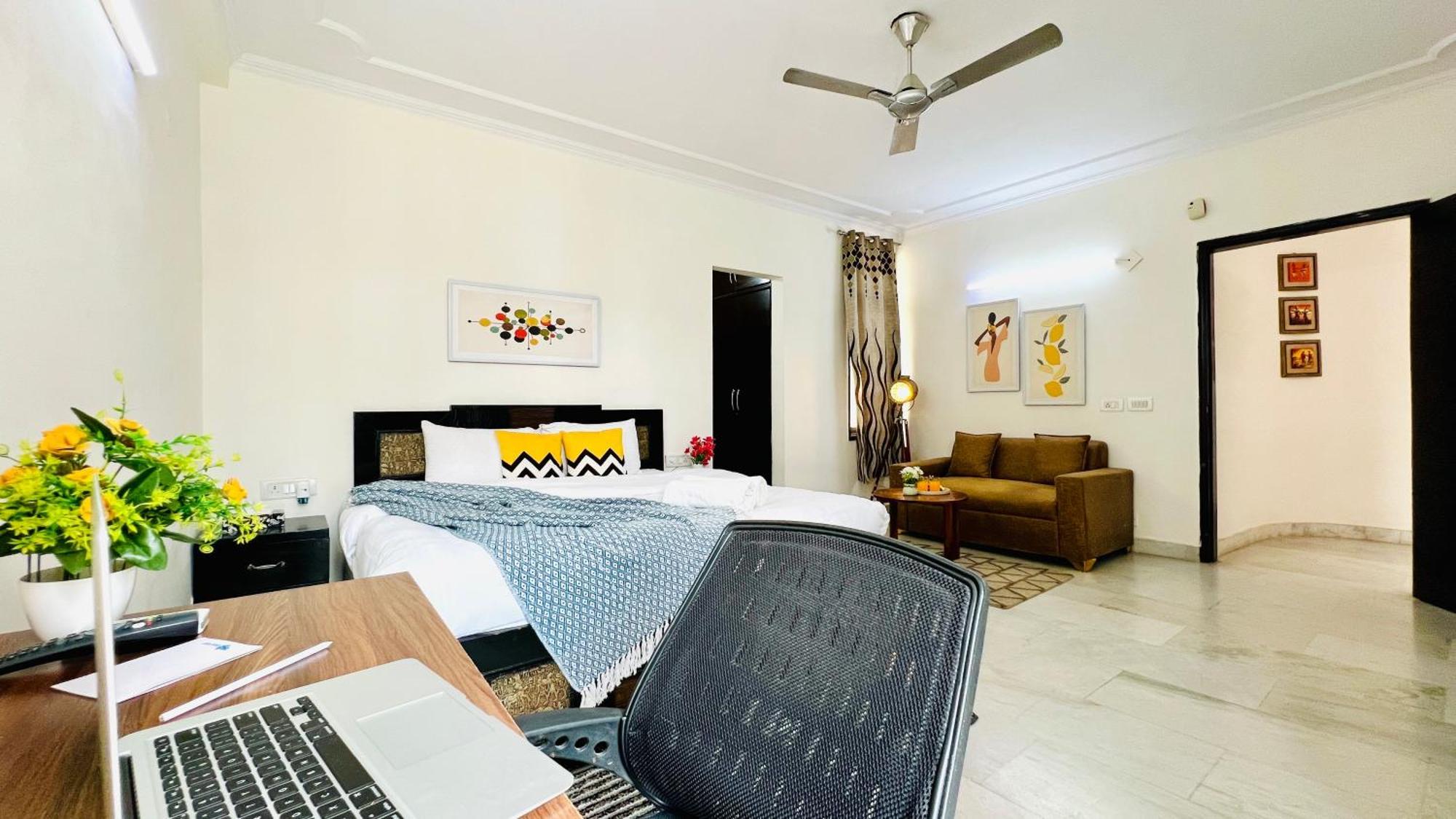 Bluo - Defence Colony - Bathtub, Kitchen * New Delhi